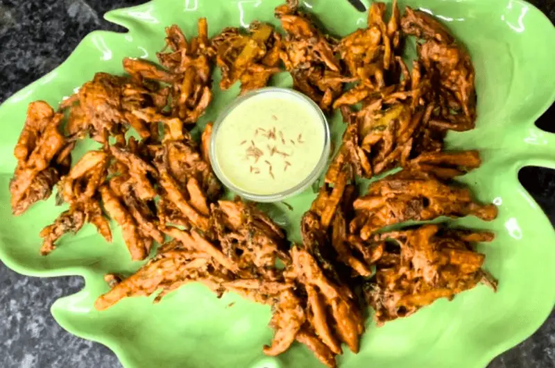 Quick and Easy Aloo Pakora Recipe for Snack Time | Make Perfect Lachedar Aloo Pyaaz kay Pakoray in 10 Simple Steps