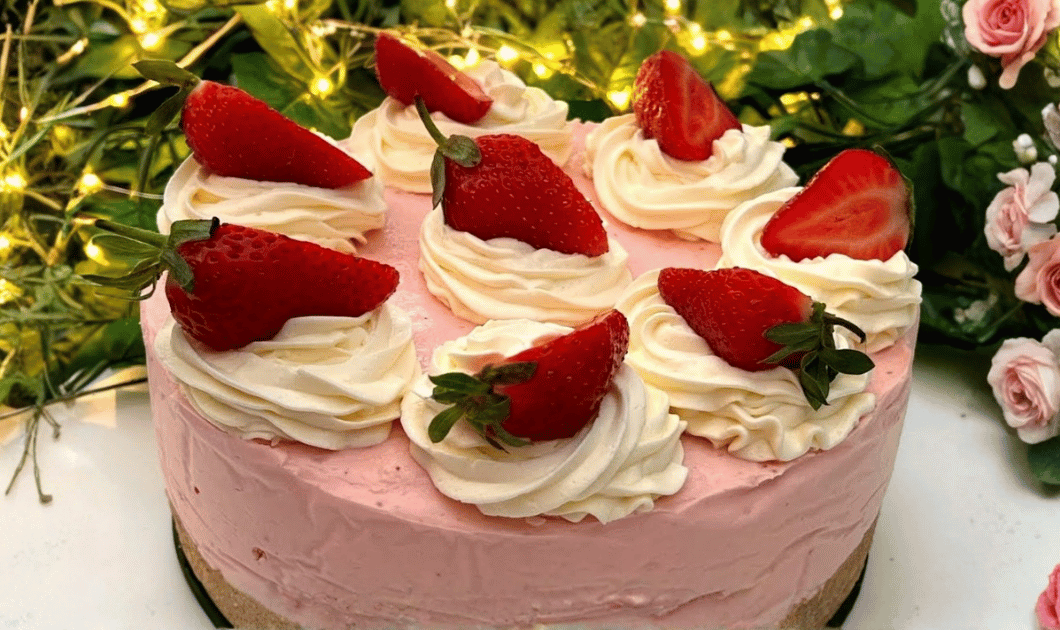 Quick and Easy No-Bake Strawberry Cheesecake: A Simple and Delicious 5-Minute Recipe!