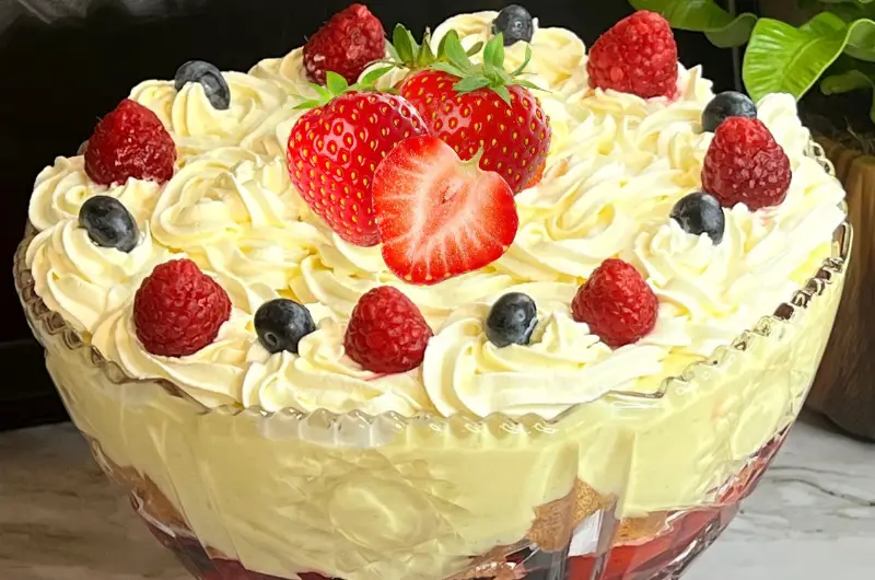 Yummy Strawberry Dessert Recipe - Jello Custard Pudding Trifle just use 5 ingredients