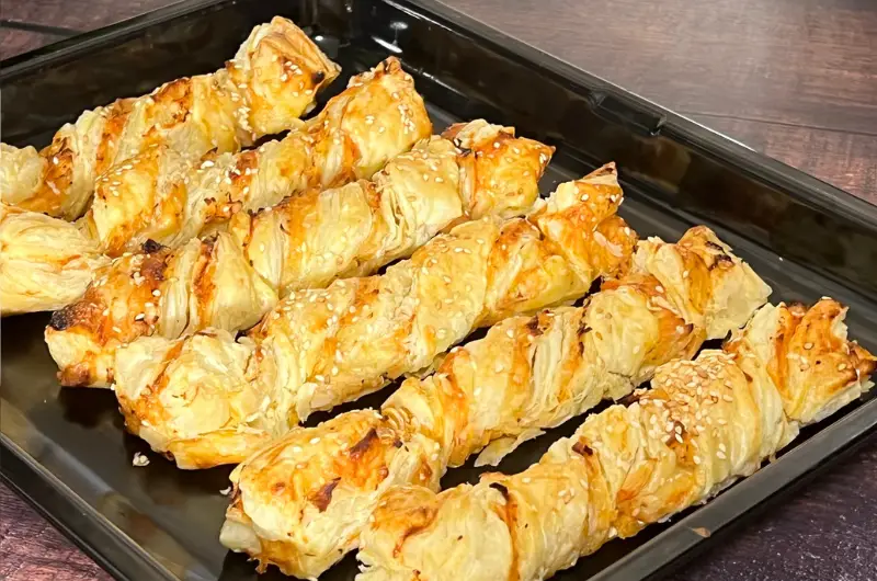 Tea Time Snacks: 5-Minute Cheese Pastry & 2-Step Easy Chicken & Cheese Puffs Recipe"