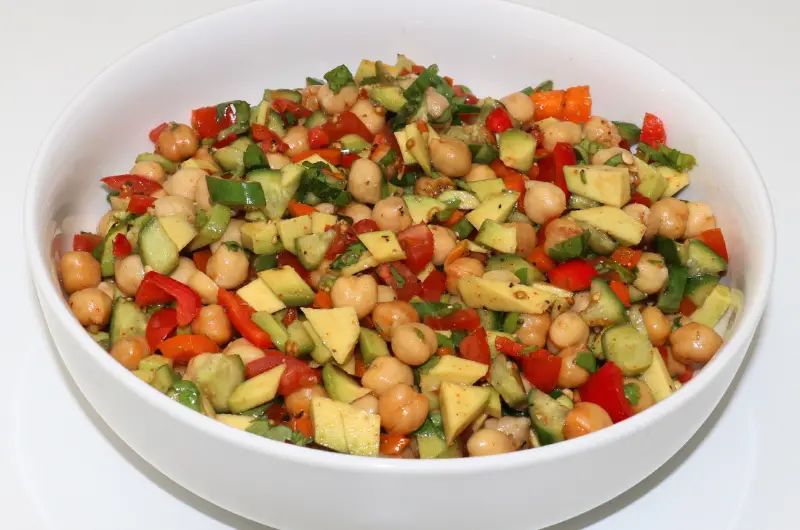 "10-Minute High Protein Chickpea Salad: A Delicious Plant-based Recipe for Weight Loss"