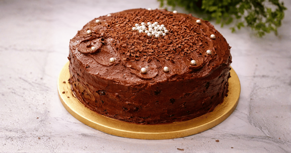 10 Easy Steps to Divine Chocolate Delight Cake Bliss with Creamy Frosting