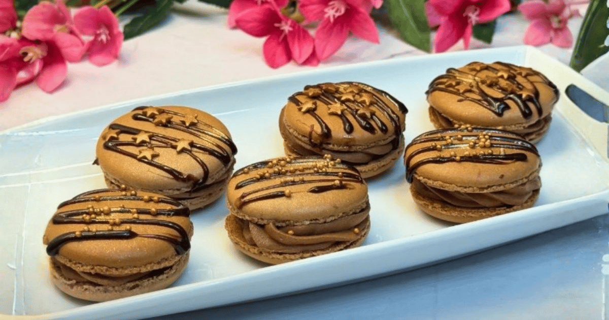 French Chocolate Macarons in 4 Steps