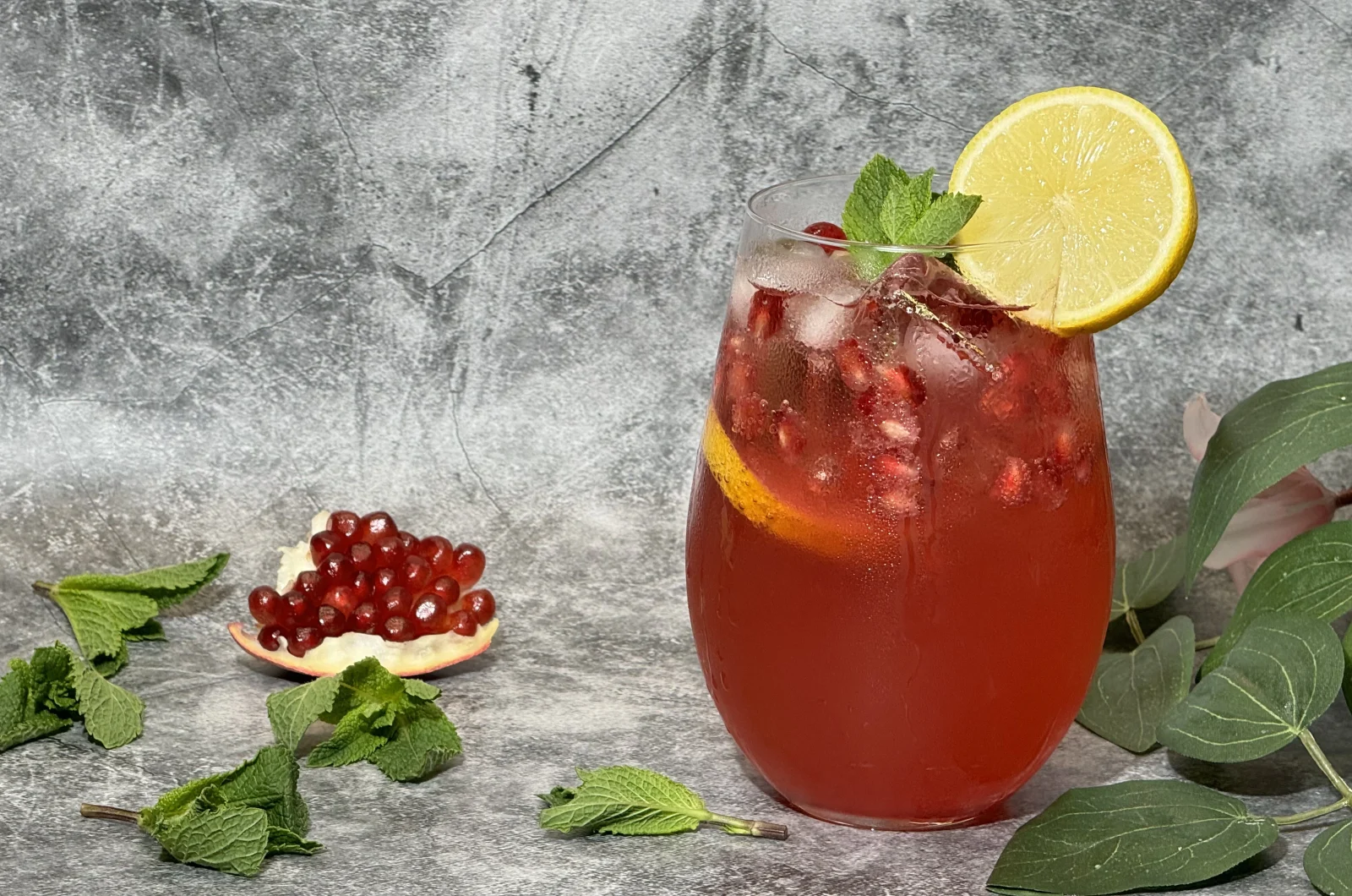 The Best Pomegranate Mojito Mocktail Recipe