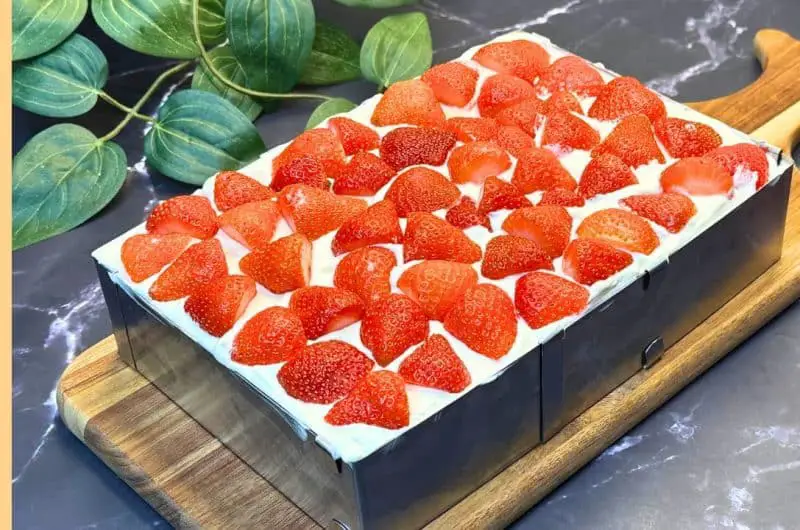 Yum Yum Waffle Strawberry Cake Recipe