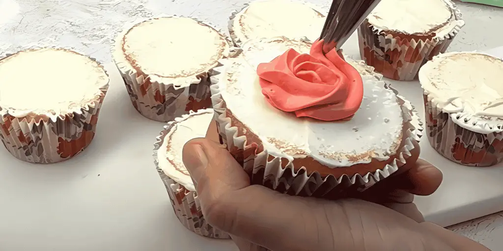 Christmas Cupcakes with Creamy Frosting