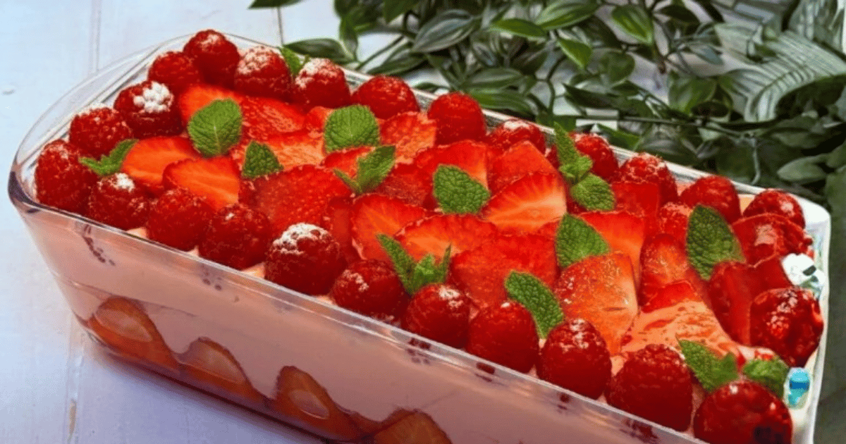 Strawberry Tiramisu Trifle Recipe